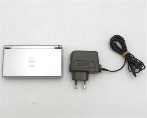 Nintendo DS Lite - Sølv - Konsol - SNR UEF26408665 (B Grade) (Genbrug)